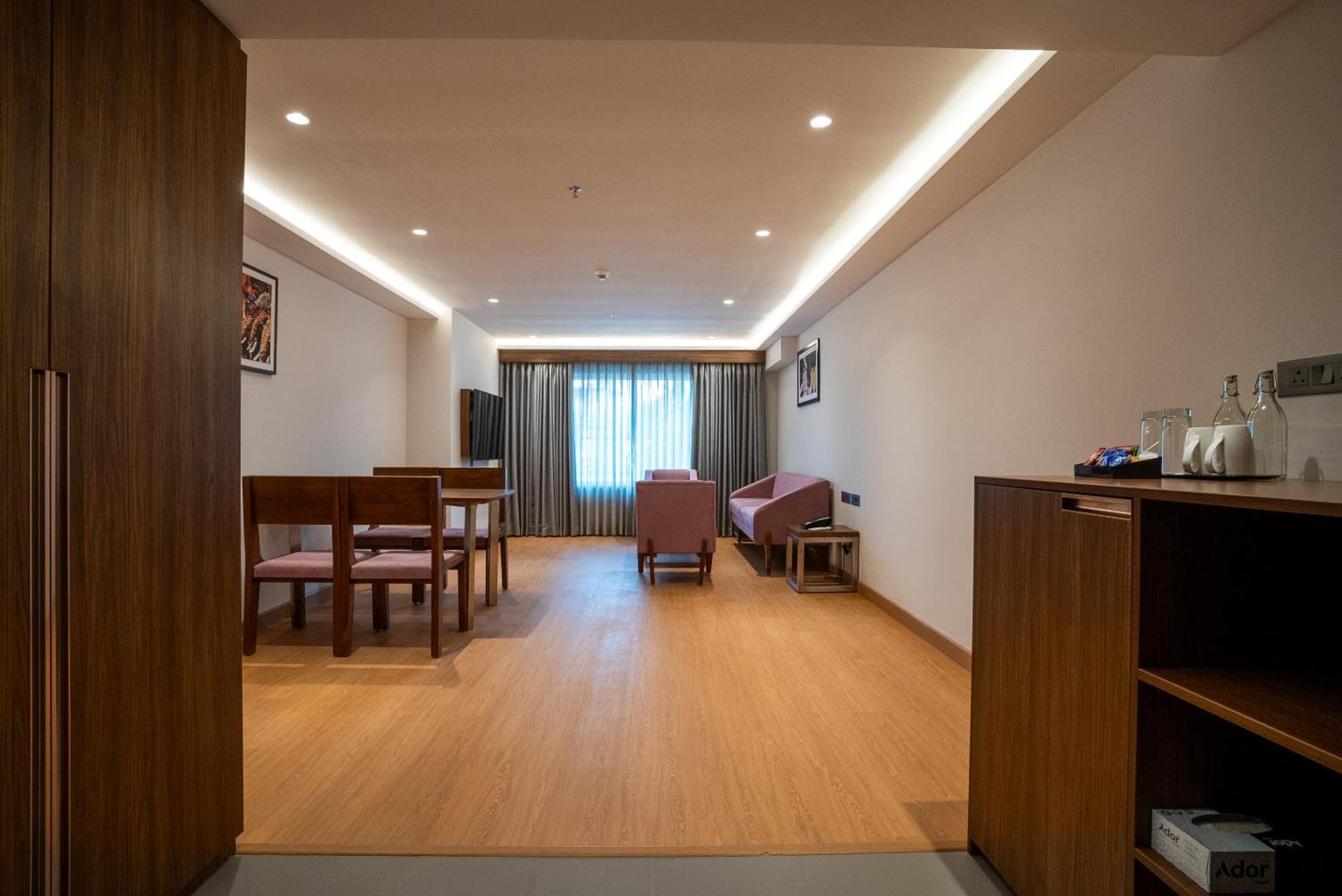 Lilac Hotel Guruvāyūr Екстериор снимка